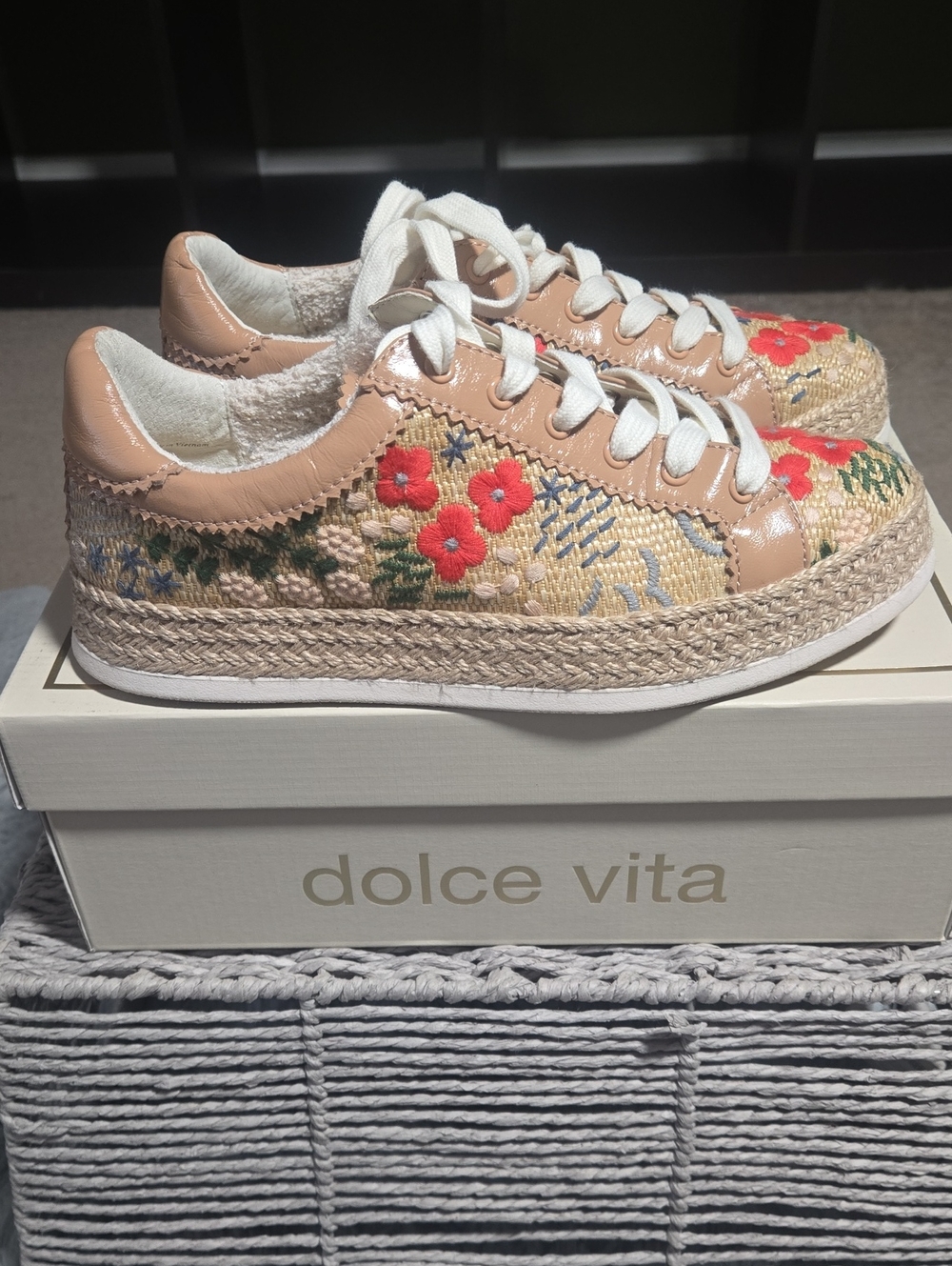 Dolce Vita Sand Floral Raffia Embroidered Espadrille Sneakers 7.5 Like New